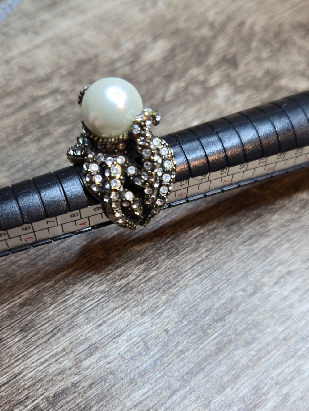 Heidi Daus Vintage Ornate Pearl & Crystal Statement Cocktail Ring Size 6